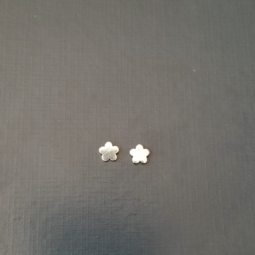 NWT Stainless Steel Flower Stud Earrings